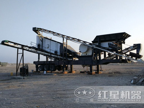 車載移動(dòng)破碎站客戶作業(yè)現(xiàn)場(chǎng)